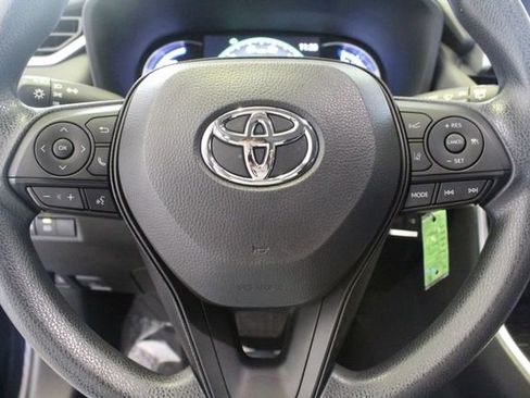 Used 2025 Toyota RAV4 LE AWD/4WD image 13