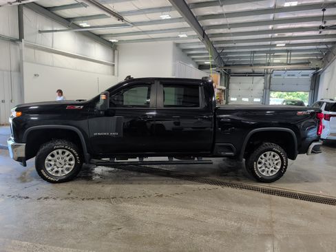 Used 2021 Chevrolet Silverado 2500 LT w/ Convenience Package AWD/4WD image 5