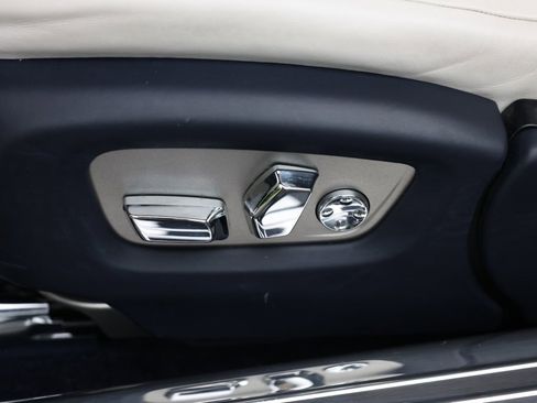 Used 2019 Rolls-Royce Dawn image 19