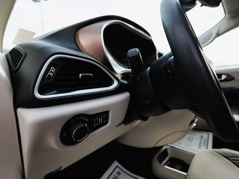 Used 2023 Chrysler Voyager LX FWD image 29