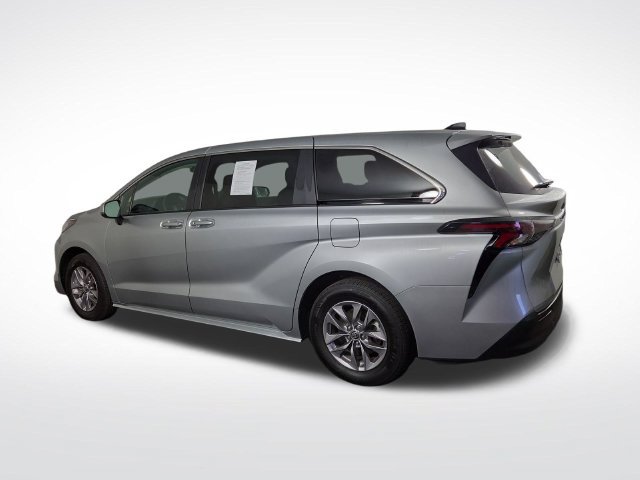 Used 2023 Toyota Sienna LE FWD image 10