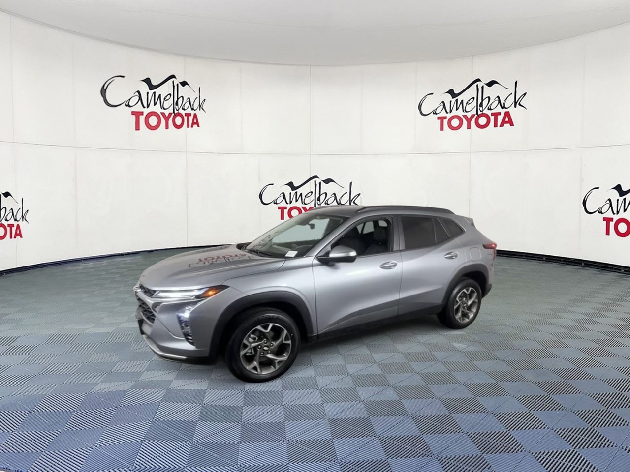 Used 2025 Chevrolet Trax LT FWD image 7
