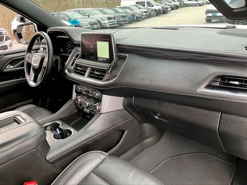 Used 2024 GMC Yukon XL SLT image 13