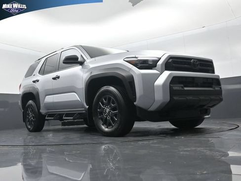 Used 2025 Toyota 4Runner SR5 AWD/4WD image 17