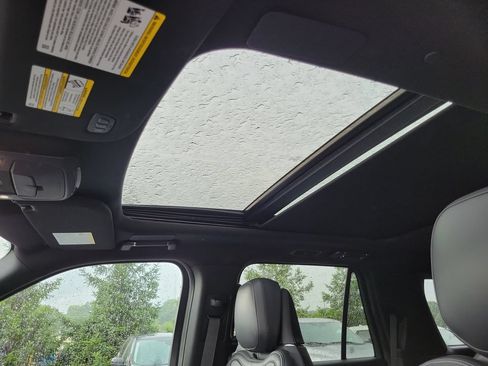 Used 2024 Lincoln Navigator Reserve AWD/4WD image 9