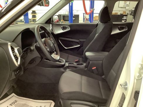 Certified 2025 Kia Soul LX FWD image 19