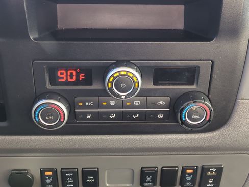 Used 2016 Nissan NV 3500 SL image 23