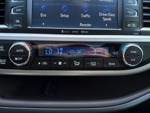 Used 2019 Toyota Highlander Limited Platinum AWD/4WD image 19