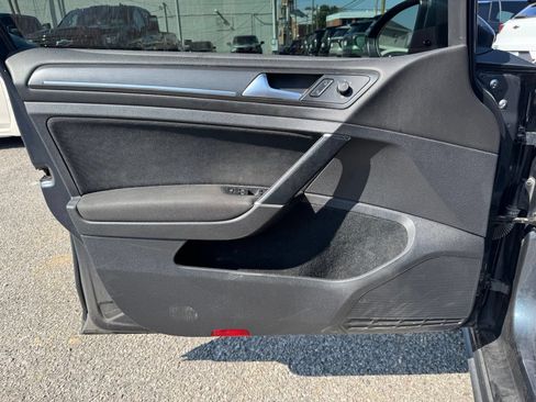 Used 2018 Volkswagen Golf 4-Door FWD image 11