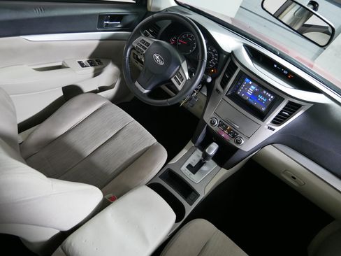 Used 2013 Subaru Outback 2.5i Premium image 9