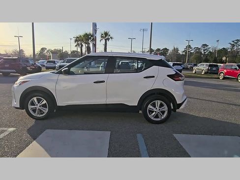 Used 2022 Nissan Kicks S image 28