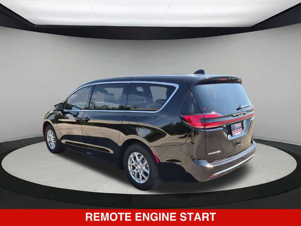 New 2027 Chrysler Pacifica Select FWD image 5