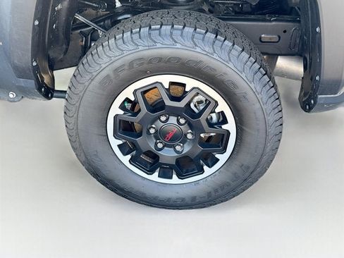 Used 2025 Toyota Tacoma TRD Off-Road AWD/4WD image 25