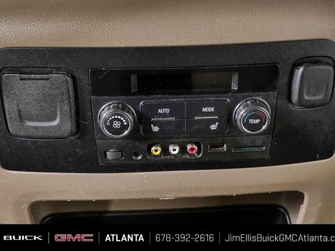Used 2016 Chevrolet Suburban LT RWD image 21