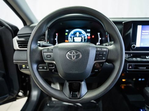 Used 2025 Toyota Camry LE image 28