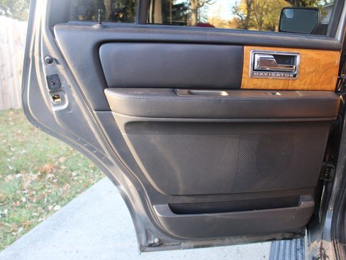 Used 2014 Lincoln Navigator 2WD w/ Equipment Group 101A image 30