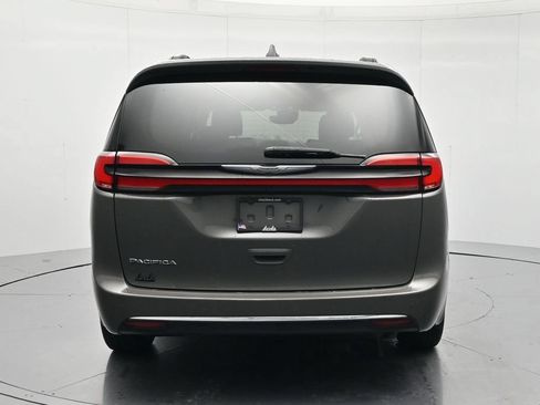 Used 2022 Chrysler Pacifica Touring-L FWD image 6