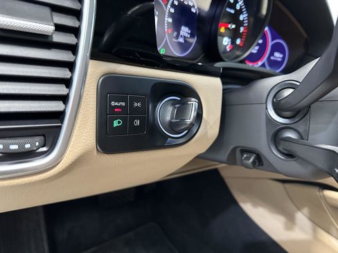 Certified 2022 Porsche Cayenne AWD/4WD image 18