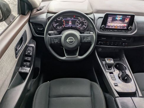 Used 2023 Nissan Rogue S image 15