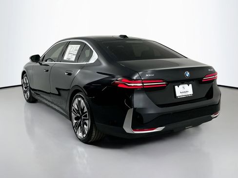 Certified 2025 BMW 530i xDrive w/ Executive Package image 7