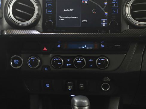 Used 2018 Toyota Tacoma TRD Sport image 15