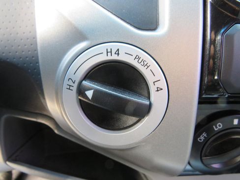 Used 2015 Toyota Tacoma 4x4 Double Cab w/ SR5 Package image 16