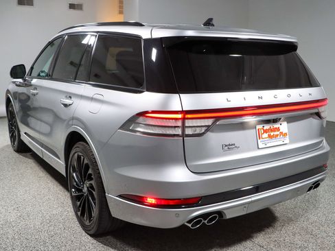Used 2023 Lincoln Aviator Reserve w/ Equipment Group 201A AWD/4WD image 9