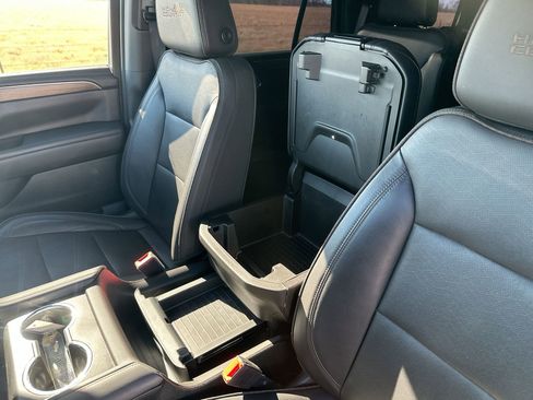 Used 2023 Chevrolet Tahoe High Country image 19