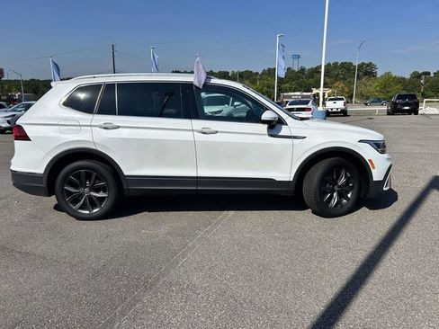Used 2023 Volkswagen Tiguan SE FWD image 2