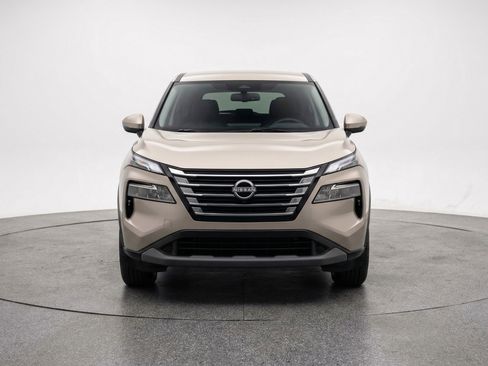 Used 2025 Nissan Rogue SV FWD image 2