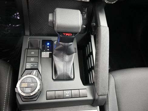 Certified 2025 Toyota Tacoma TRD Off-Road image 18