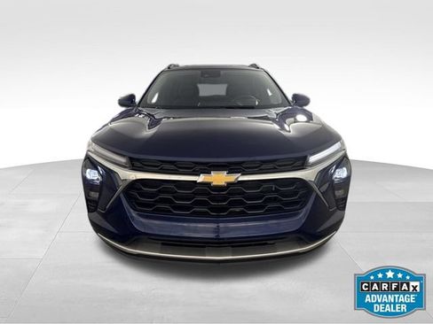 Used 2024 Chevrolet Trax LT FWD image 2