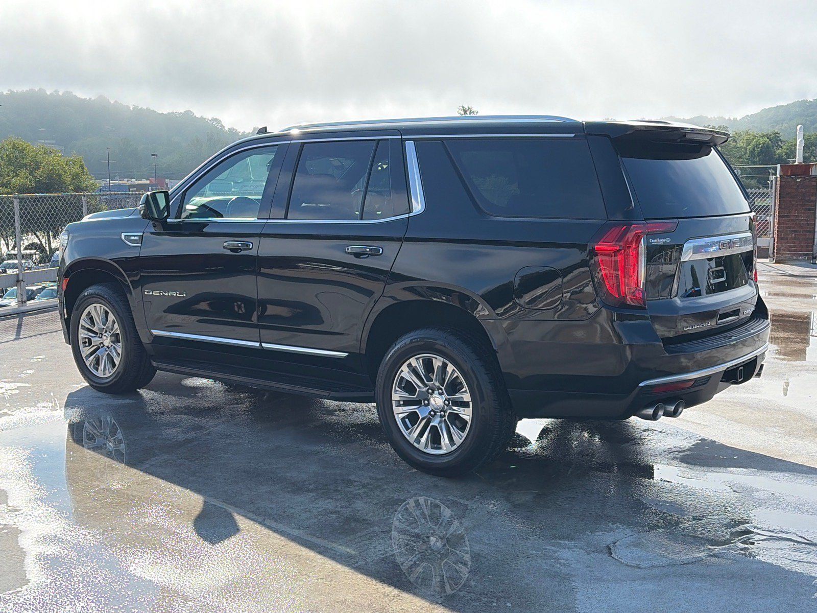 Used 2021 GMC Yukon Denali AWD/4WD image 4