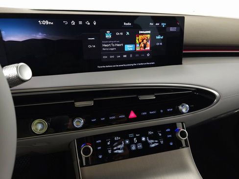 Used 2026 Genesis GV70 2.5T Advanced image 17