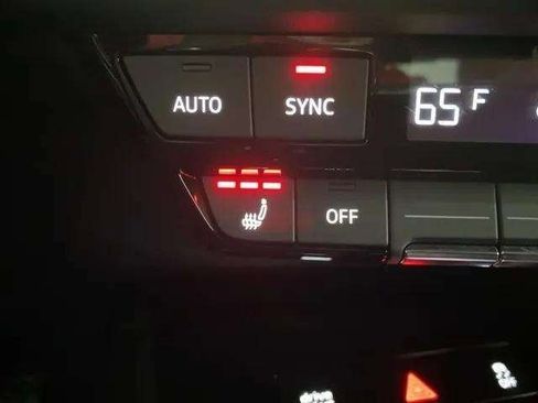 Used 2024 Audi Q4 e-tron Premium w/ Convenience Package image 51