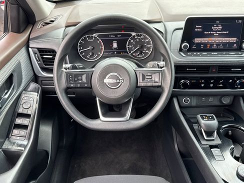 Used 2023 Nissan Rogue S image 14