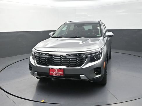 Used 2025 Kia Seltos EX w/ EX Sunroof Package FWD image 2