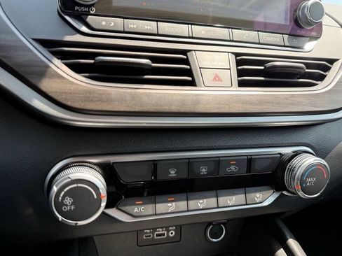 Used 2025 Nissan Altima 2.5 SV FWD image 17