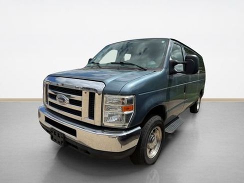 Used 2013 Ford E-150 and Econoline 150 Wagon w/ XLT Premium Pkg RWD image 3
