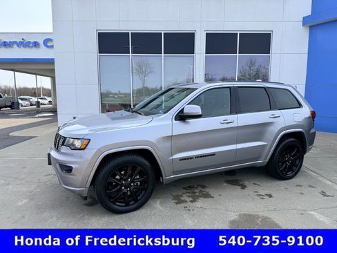 Used 2017 Jeep Grand Cherokee Altitude image 1
