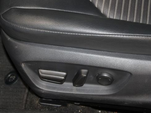 Used 2018 Toyota Camry SE FWD image 15