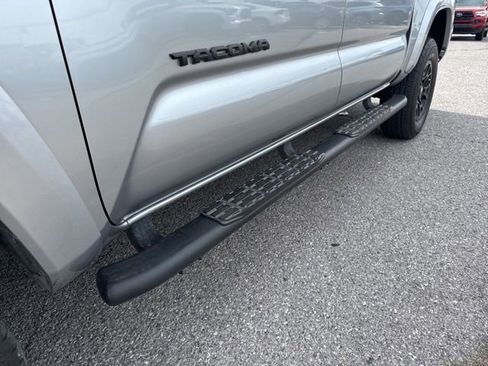 Used 2022 Toyota Tacoma SR5 RWD image 18