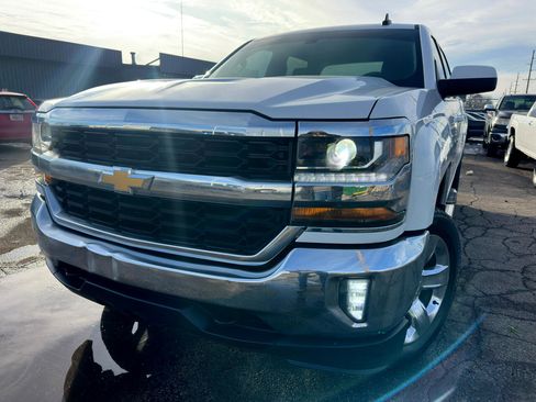 Used 2018 Chevrolet Silverado 1500 LT w/ LT Eassist Package image 2