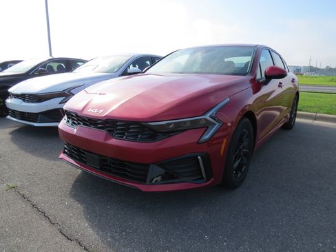 New 2025 Kia K5 LXS image 30
