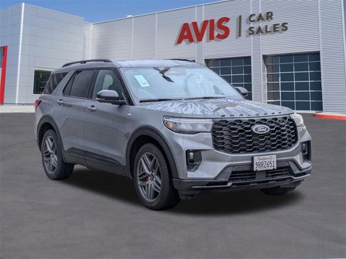 Used 2025 Ford Explorer ST-Line w/ ST-Line Street Pack image 3