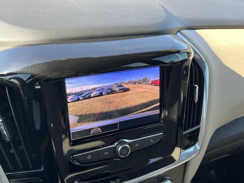 Used 2022 Chevrolet Traverse LS image 16