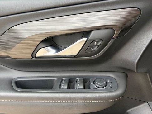 Certified 2022 GMC Terrain SLE w/ Driver Convenience Package FWD image 4