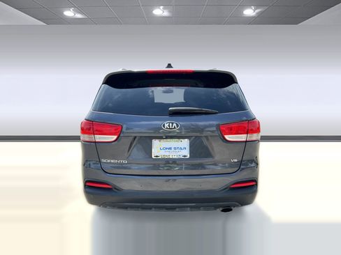Used 2017 Kia Sorento LX w/ LX V6 Convenience Package image 10