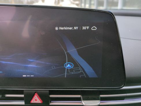 Used 2023 Hyundai Elantra Limited image 14