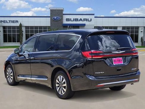 Used 2022 Chrysler Pacifica Limited FWD image 4